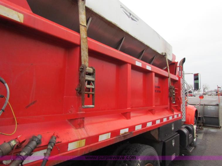 image for item B7132 1997 International 4900 tandem axle dump truck