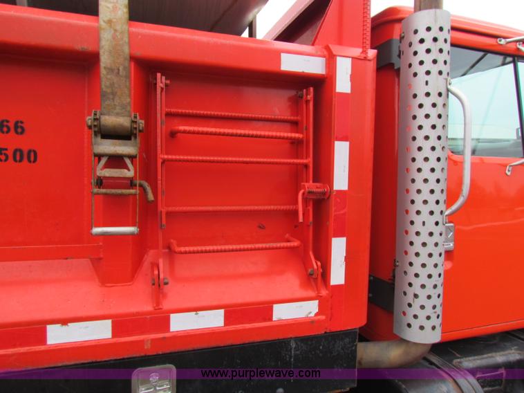 image for item B7132 1997 International 4900 tandem axle dump truck