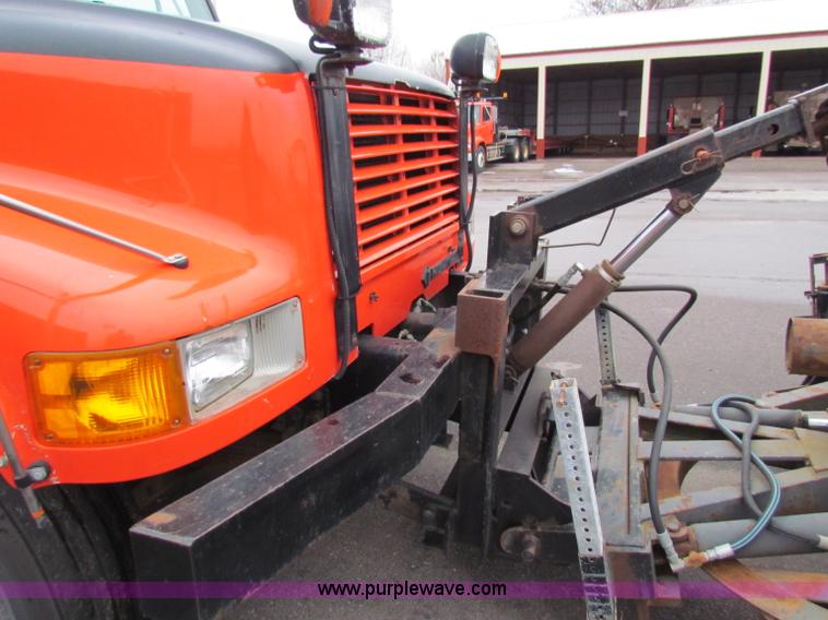 image for item B7132 1997 International 4900 tandem axle dump truck