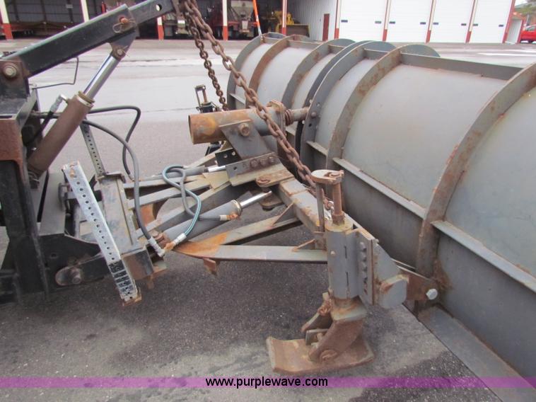 image for item B7132 1997 International 4900 tandem axle dump truck