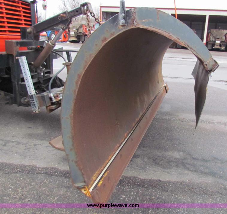 image for item B7132 1997 International 4900 tandem axle dump truck