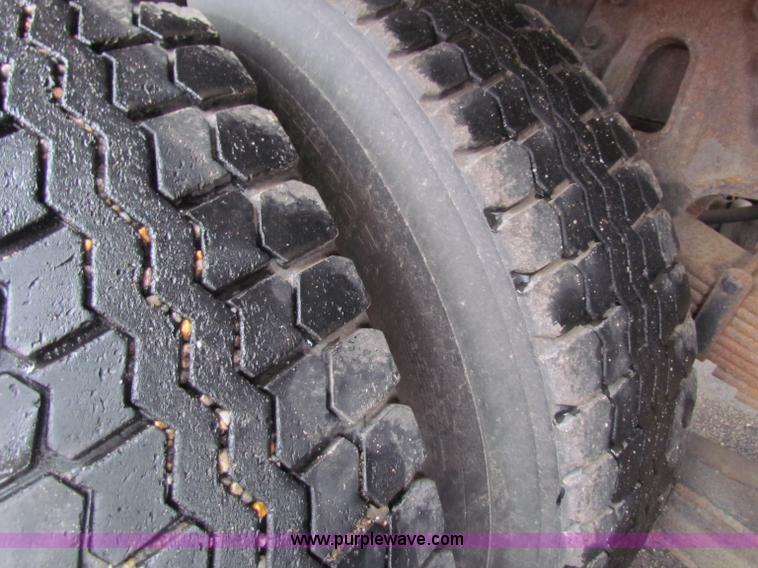 image for item B7132 1997 International 4900 tandem axle dump truck