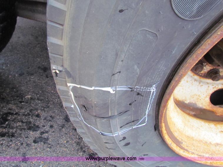 image for item B7132 1997 International 4900 tandem axle dump truck