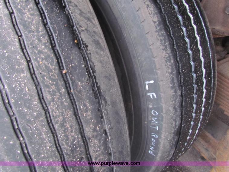 image for item B7132 1997 International 4900 tandem axle dump truck