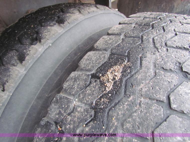 image for item B7132 1997 International 4900 tandem axle dump truck