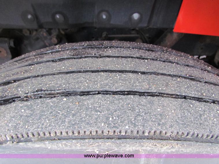 image for item B7132 1997 International 4900 tandem axle dump truck