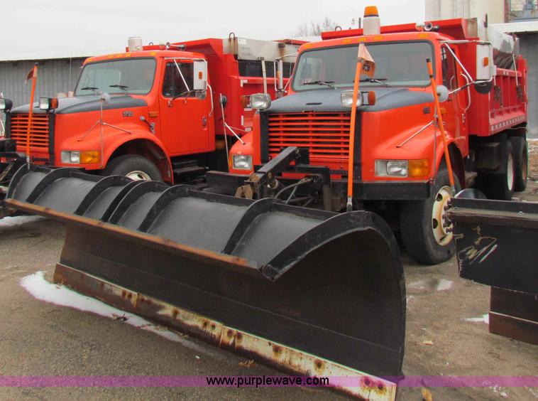 image for item B7133 1997 International 4900 tandem axle dump truck
