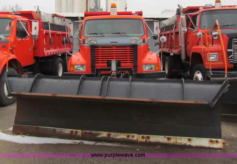 image for item B7133 1997 International 4900 tandem axle dump truck
