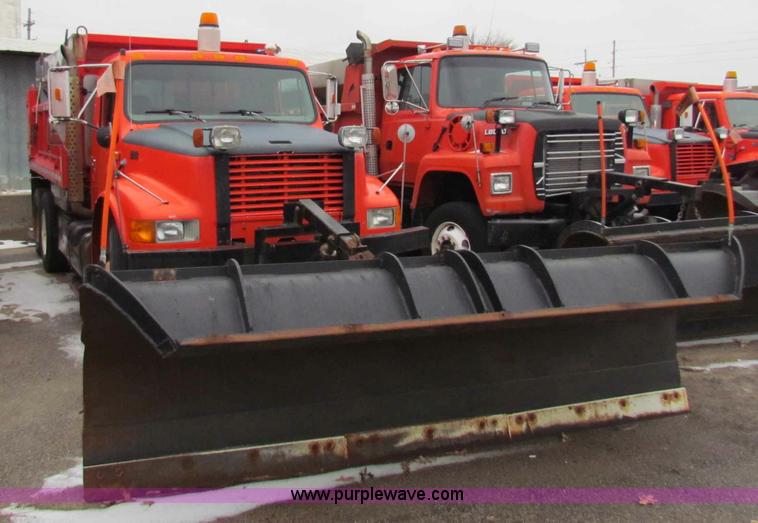 image for item B7133 1997 International 4900 tandem axle dump truck