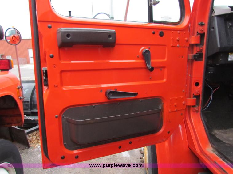 image for item B7133 1997 International 4900 tandem axle dump truck