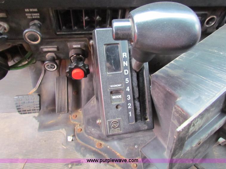 image for item B7133 1997 International 4900 tandem axle dump truck