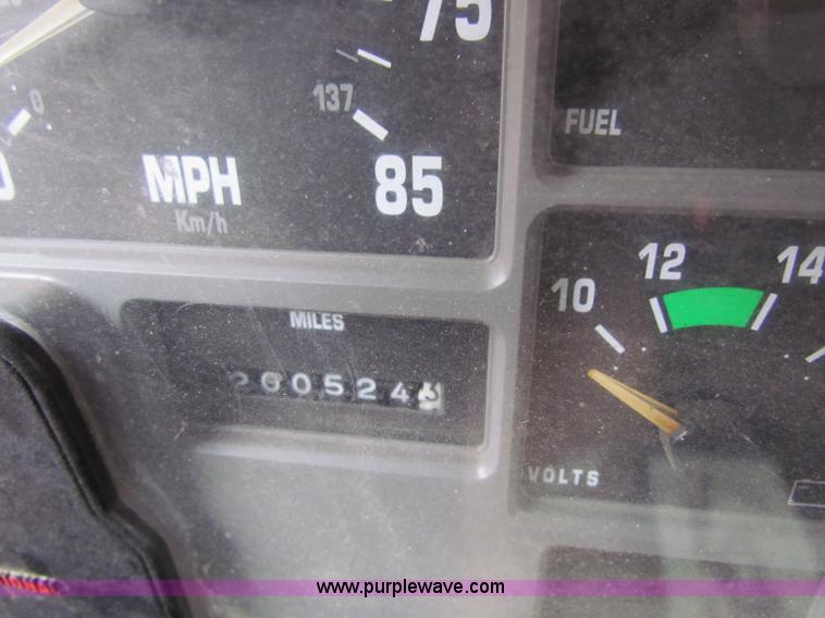 image for item B7133 1997 International 4900 tandem axle dump truck