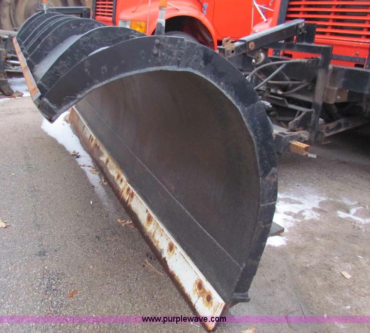 image for item B7133 1997 International 4900 tandem axle dump truck