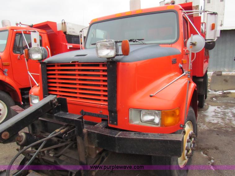 image for item B7133 1997 International 4900 tandem axle dump truck
