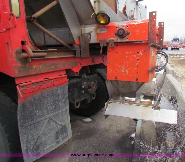 image for item B7133 1997 International 4900 tandem axle dump truck