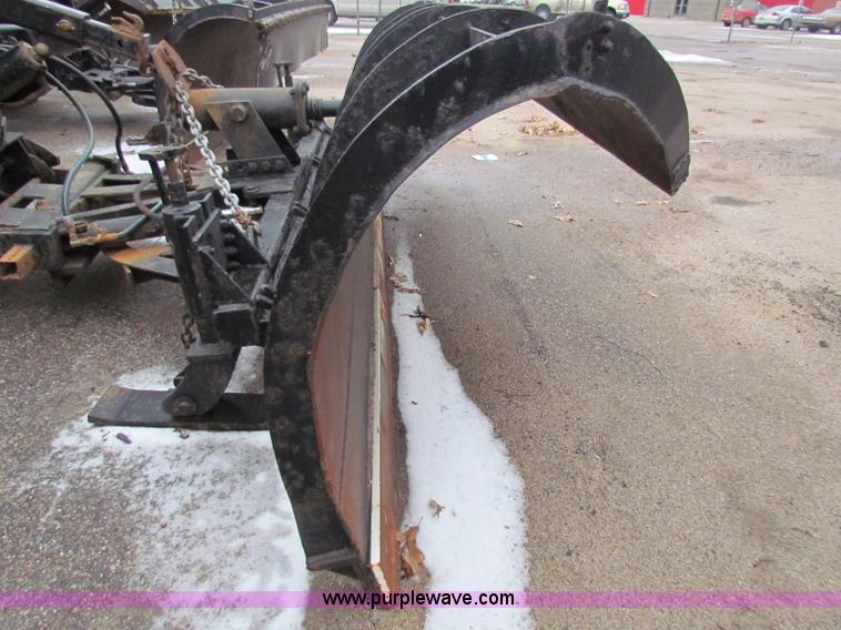 image for item B7133 1997 International 4900 tandem axle dump truck