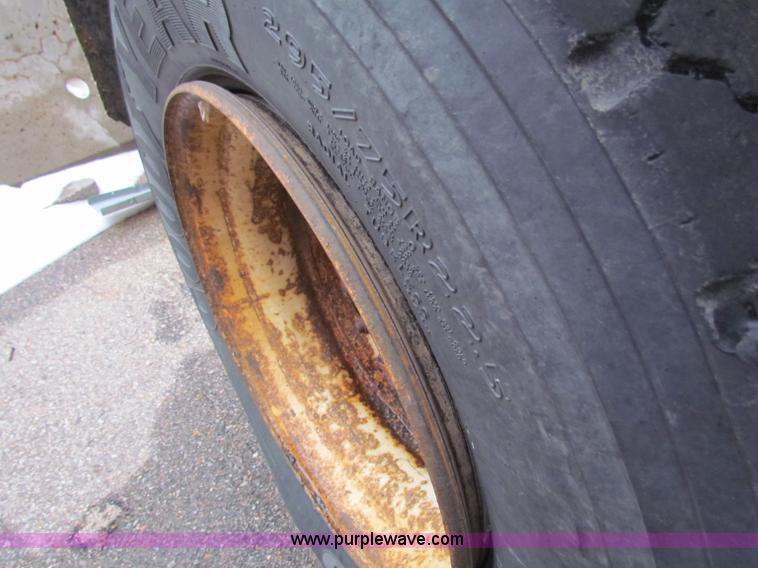 image for item B7133 1997 International 4900 tandem axle dump truck