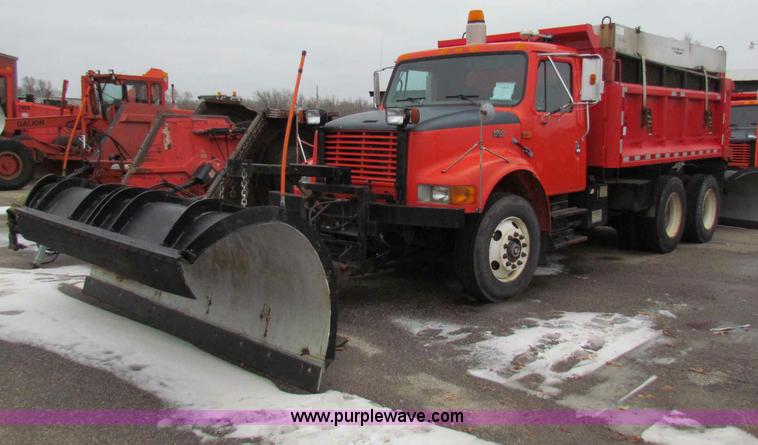image for item B7134 1997 International 4900 tandem axle dump truck