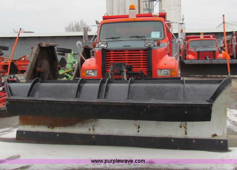 image for item B7134 1997 International 4900 tandem axle dump truck