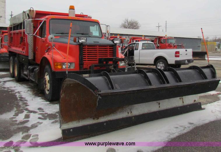 image for item B7134 1997 International 4900 tandem axle dump truck
