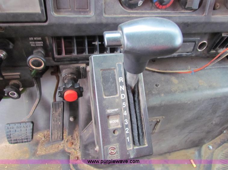 image for item B7134 1997 International 4900 tandem axle dump truck