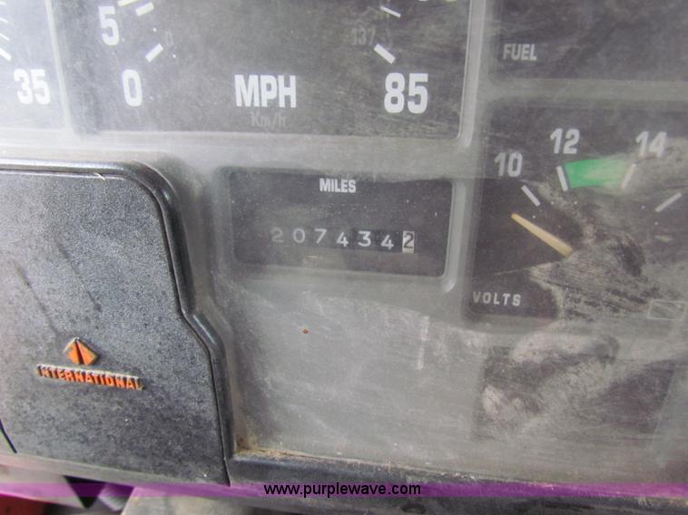 image for item B7134 1997 International 4900 tandem axle dump truck