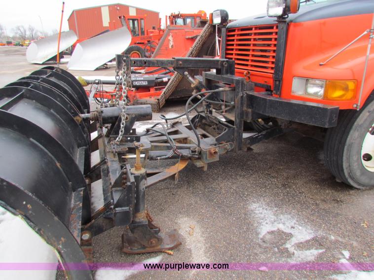 image for item B7134 1997 International 4900 tandem axle dump truck