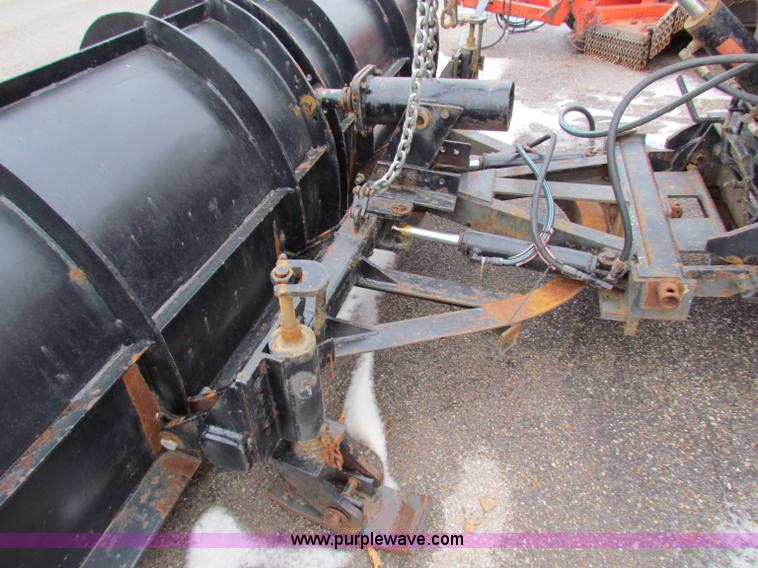 image for item B7134 1997 International 4900 tandem axle dump truck