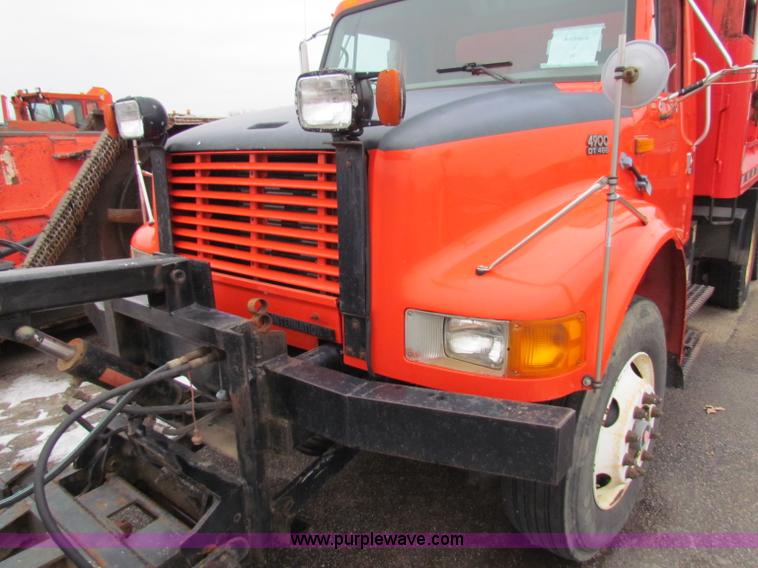 image for item B7134 1997 International 4900 tandem axle dump truck