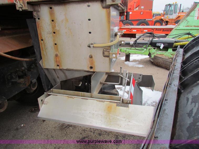 image for item B7134 1997 International 4900 tandem axle dump truck