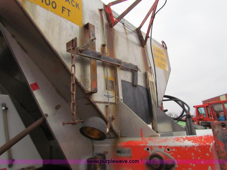 image for item B7134 1997 International 4900 tandem axle dump truck