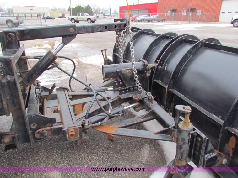 image for item B7134 1997 International 4900 tandem axle dump truck