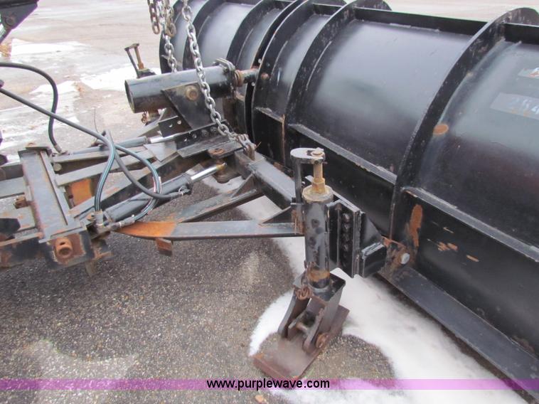 image for item B7134 1997 International 4900 tandem axle dump truck