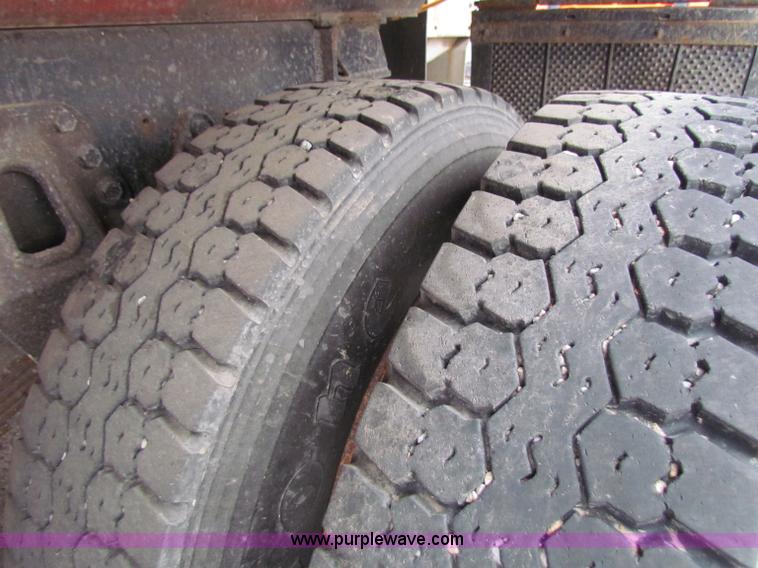 image for item B7134 1997 International 4900 tandem axle dump truck