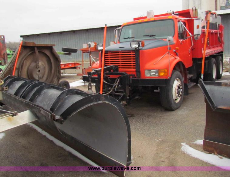 image for item B7135 1997 International 4900 tandem axle dump truck