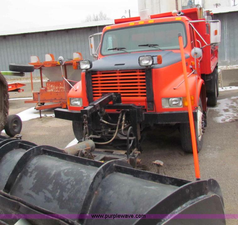 image for item B7135 1997 International 4900 tandem axle dump truck