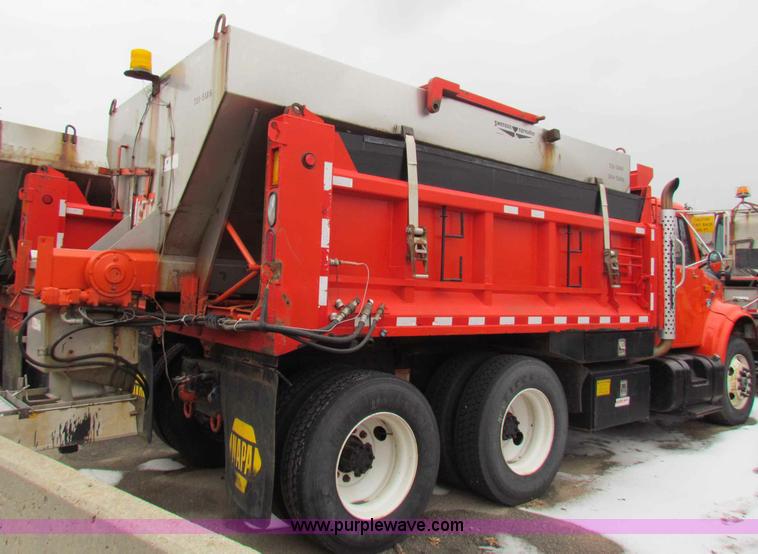 image for item B7135 1997 International 4900 tandem axle dump truck