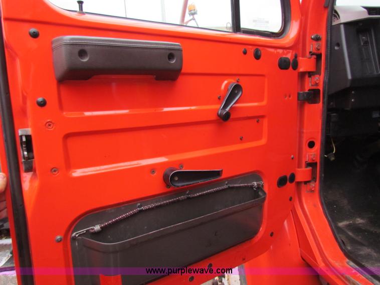 image for item B7135 1997 International 4900 tandem axle dump truck