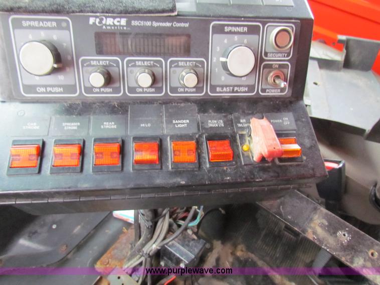 image for item B7135 1997 International 4900 tandem axle dump truck