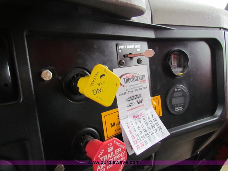 image for item B7135 1997 International 4900 tandem axle dump truck