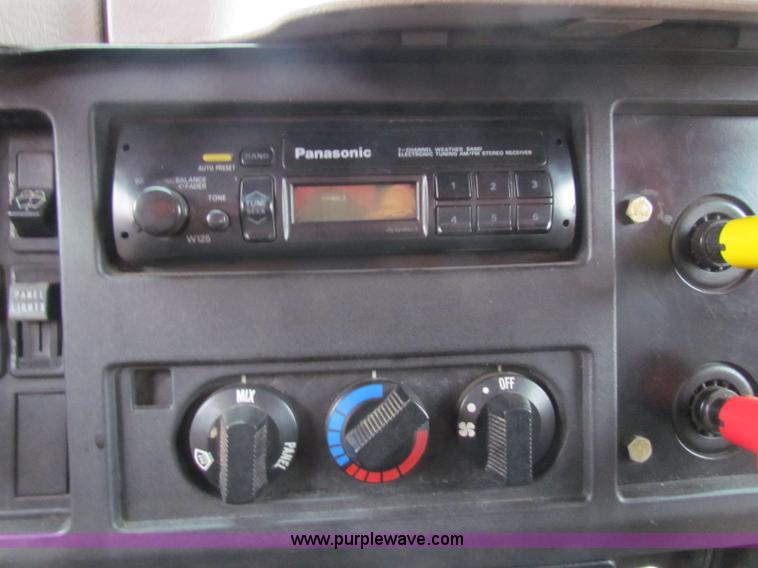 image for item B7135 1997 International 4900 tandem axle dump truck