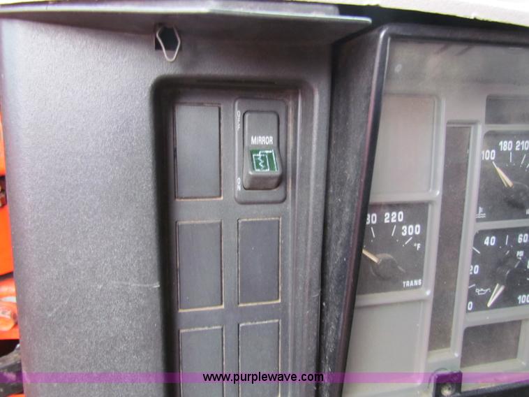 image for item B7135 1997 International 4900 tandem axle dump truck