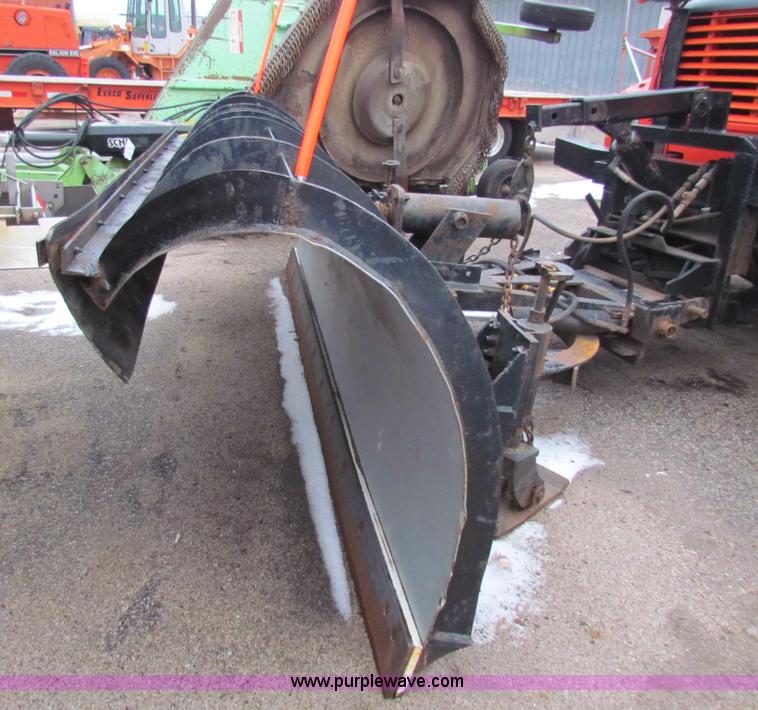 image for item B7135 1997 International 4900 tandem axle dump truck