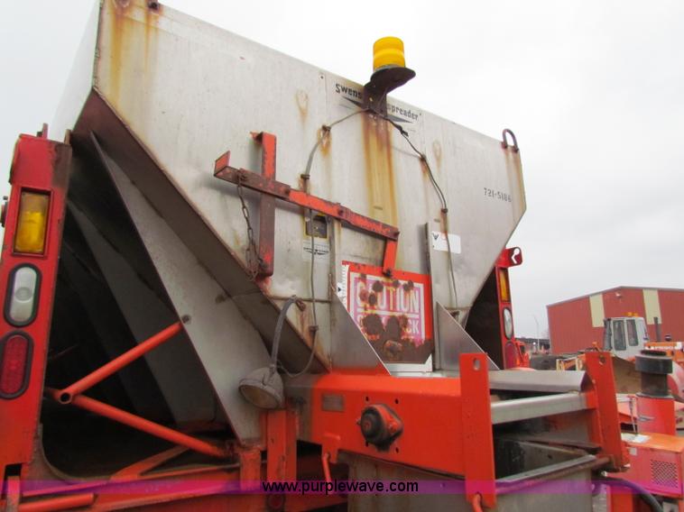 image for item B7135 1997 International 4900 tandem axle dump truck