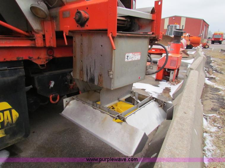 image for item B7135 1997 International 4900 tandem axle dump truck