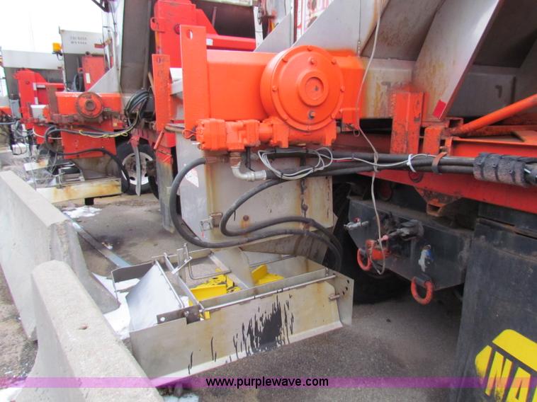 image for item B7135 1997 International 4900 tandem axle dump truck