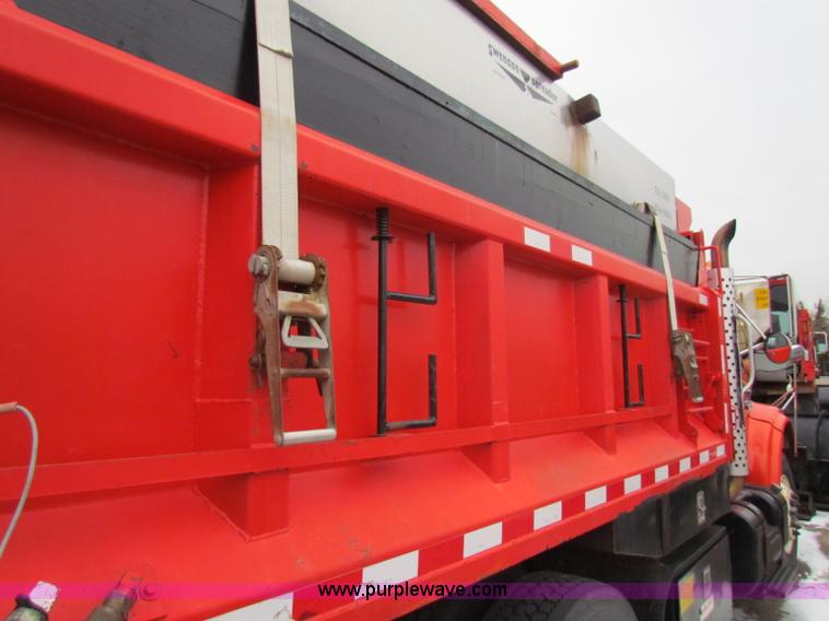 image for item B7135 1997 International 4900 tandem axle dump truck