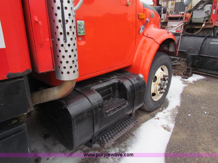 image for item B7135 1997 International 4900 tandem axle dump truck