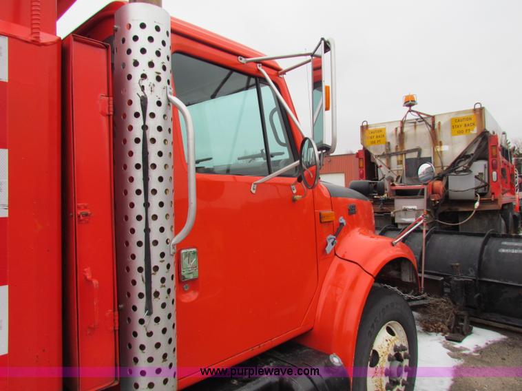 image for item B7135 1997 International 4900 tandem axle dump truck