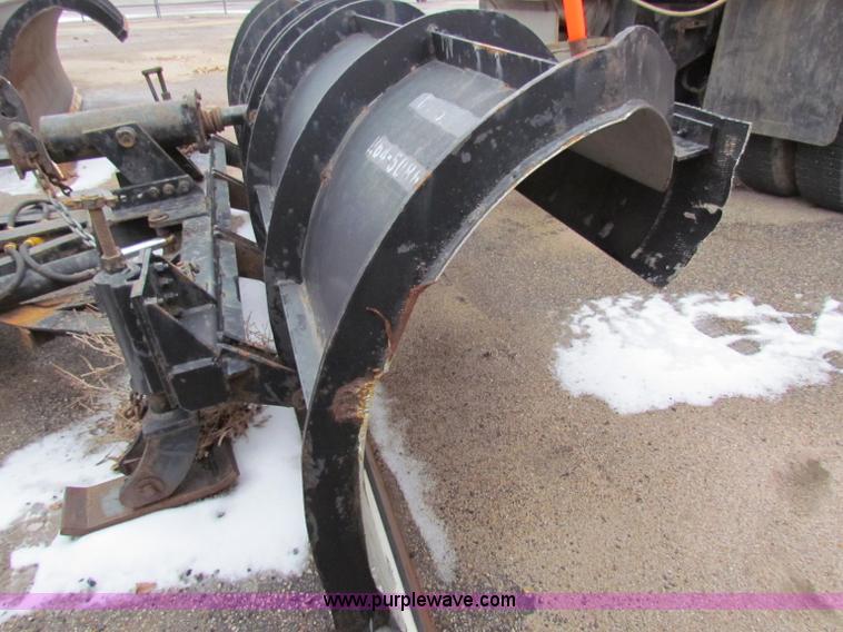 image for item B7135 1997 International 4900 tandem axle dump truck